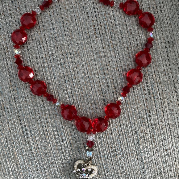 Beautiful handmade red & clear beaded necklace - Picture 3 of 6